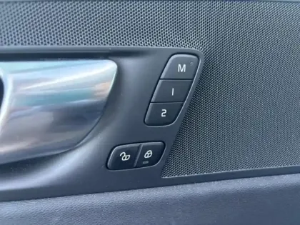 Photo 6 Volvo Xc60  T6 Hybride Rechargeable 253 + 145ch Plus Style Dark Geartronic 8 AWD