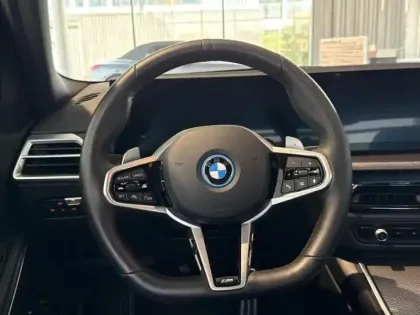 Photo 5 BMW Serie 3 Série 3 330eA 292ch M Sport