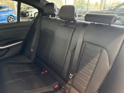 Photo 12 BMW Serie 3 Série 3 330eA 292ch M Sport