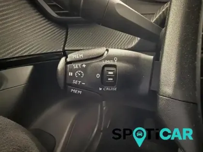 Photo 13 Peugeot 2008  1.2 PureTech 100ch S&S Active Pack