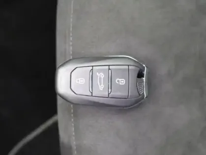 Photo 14 Peugeot 3008  1.2 Hybrid 136ch GT e-DCS6