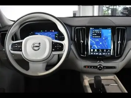 Photo 10 Volvo Xc60  T6 Hybride Rechargeable 253 + 145ch Plus Style Dark Geartronic 8 AWD