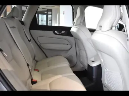 Photo 7 Volvo Xc60  T6 Hybride Rechargeable 253 + 145ch Plus Style Dark Geartronic 8 AWD