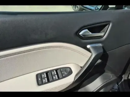 Photo 12 Renault Captur  1.3 TCe 160ch FAP Initiale Paris EDC -21