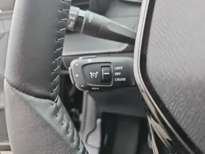 Photo 13 Peugeot 208  1.2 Hybrid 100ch Allure e-DCS6