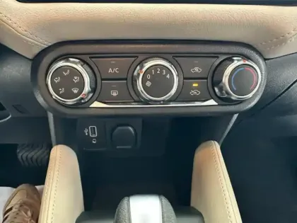 Photo 14 Nissan Micra  1.0 IG-T 92ch Made in France Xtronic