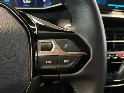 Photo 8 Peugeot 208  e- 136ch Allure