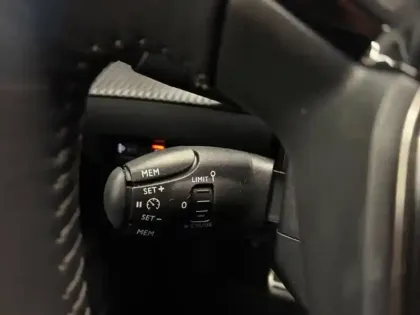 Photo 10 Peugeot 208  e- 136ch Allure