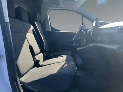 Photo 14 Peugeot Partner  M Diesel 130 GPS / CAMERA / PLANCHER BOIS / ALLURE CARE 8 ANS