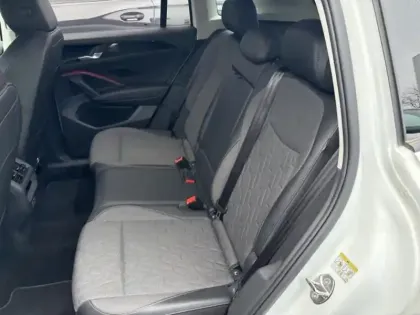 Photo 9 Volkswagen Tiguan  1.5 eTSI 131ch VW Edition DSG7