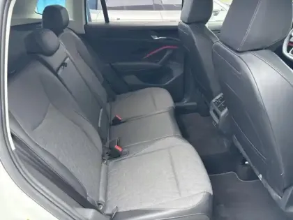 Photo 8 Volkswagen Tiguan  1.5 eTSI 131ch VW Edition DSG7