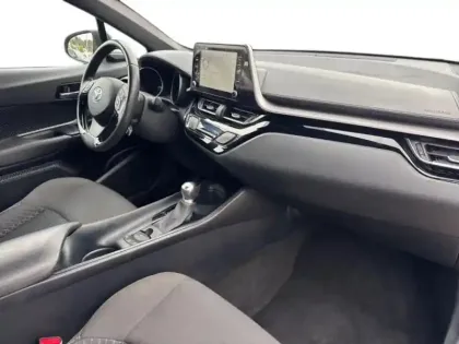 Photo 8 Toyota C-HR  2.0 Hybride 184ch Dynamic Ultimate E-CVT