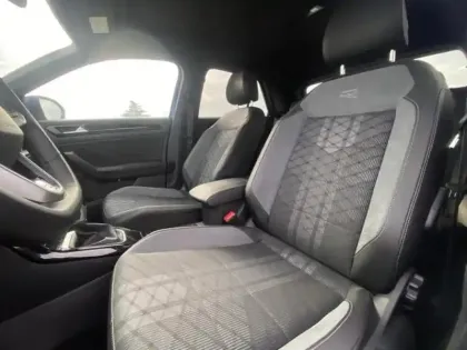 Photo 14 Volkswagen T-roc  1.5 TSI Evo2 150ch R-Line Edition DSG7