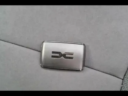 Photo 8 Dacia Duster  1.6 hybrid 140ch Extreme