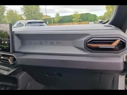 Photo 14 Dacia Duster  1.6 hybrid 140ch Extreme