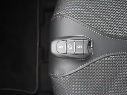 Photo 14 Peugeot 3008  HYBRID 225ch GT e-EAT8