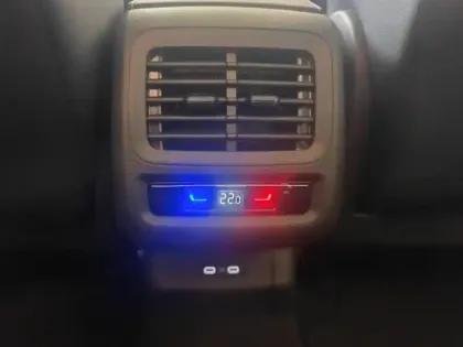 Photo 9 Volkswagen T-roc  1.5 eTSI 150ch Style DSG7