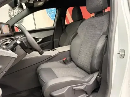 Photo 13 Peugeot 5008  Hybrid 145ch Allure e-DCS6