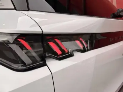 Photo 6 Peugeot 5008  Hybrid 145ch Allure e-DCS6