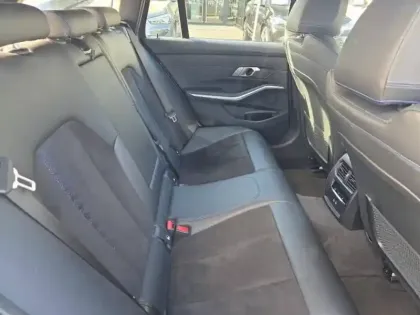 Photo 15 BMW Serie 3 Série 3 Touring 318dA MH 150ch M Sport