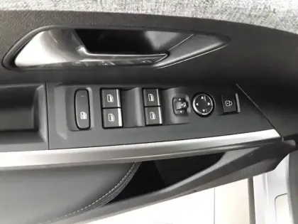 Photo 93 Peugeot 3008  Electrique 210 ch 73 kWh