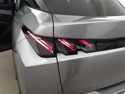 Photo 64 Peugeot 3008  Electrique 210 ch 73 kWh