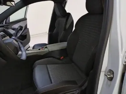 Photo 42 Peugeot 3008  Hybrid 145 e-DCS6