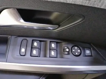 Photo 94 Peugeot 3008  Hybrid 145 e-DCS6