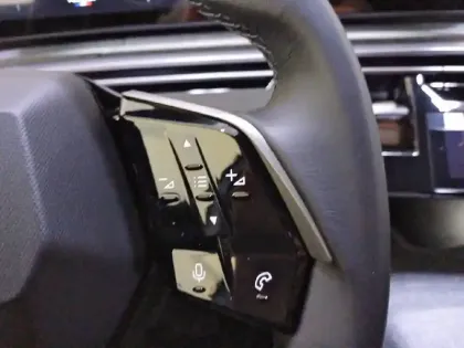 Photo 28 Peugeot 3008  Hybrid 145 e-DCS6