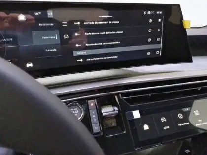 Photo 54 Peugeot 3008  Hybrid 145 e-DCS6