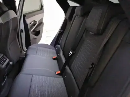 Photo 43 Peugeot 3008  Hybrid 145 e-DCS6