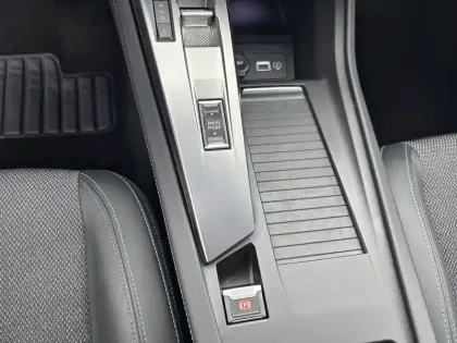 Photo 24 Peugeot 308  PHEV 180 e-EAT8