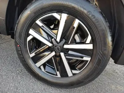 Photo 42 Peugeot 2008  Hybrid 145 e-DCS6