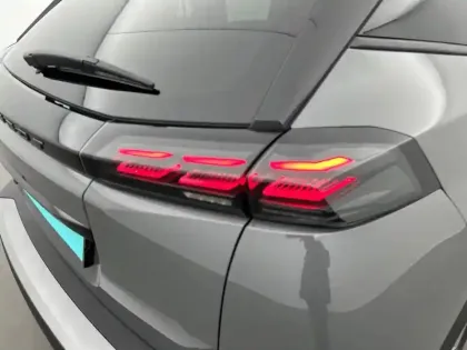 Photo 16 Peugeot 2008  PureTech 130 S&S EAT8