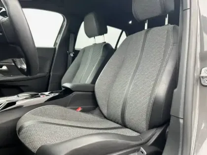 Photo 10 Peugeot 2008  PureTech 130 S&S EAT8