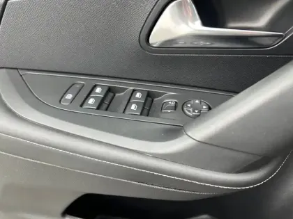 Photo 14 Peugeot 2008  PureTech 130 S&S EAT8