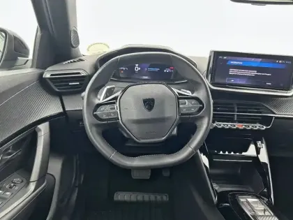 Photo 8 Peugeot 2008  PureTech 130 S&S EAT8