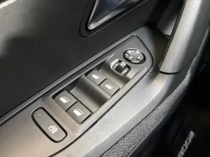 Photo 38 Peugeot 2008  100 S&S BVM6