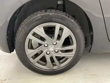 Photo 18 Peugeot 208  PureTech 75 S&S BVM5