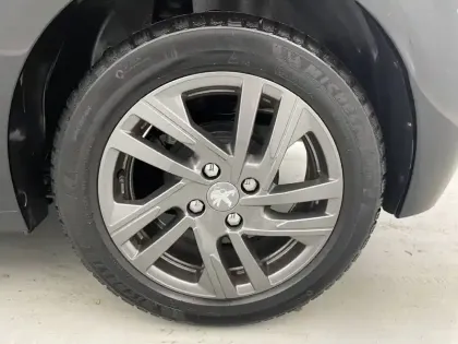 Photo 15 Peugeot 208  PureTech 75 S&S BVM5