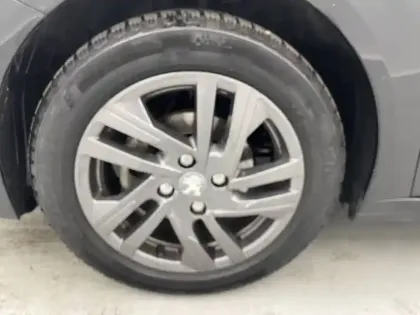 Photo 16 Peugeot 208  PureTech 75 S&S BVM5