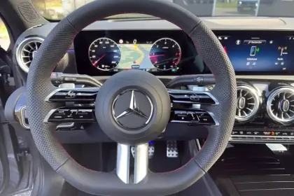 Photo 17 Mercedes Classe A  200 d 8G-DCT