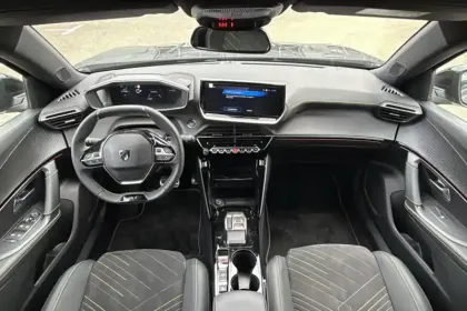 Photo 66 Peugeot 2008  Hybrid 145 e-DCS6