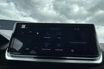 Photo 41 Peugeot 2008  Hybrid 145 e-DCS6