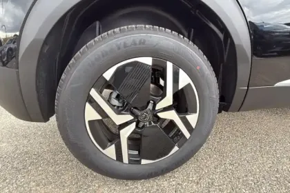 Photo 53 Peugeot 2008  Hybrid 145 e-DCS6