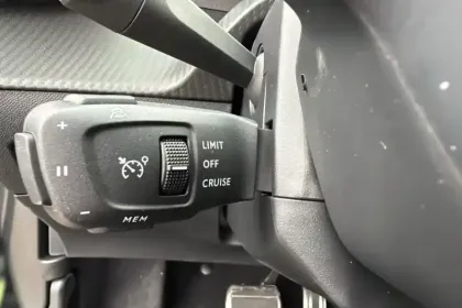 Photo 50 Peugeot 2008  Hybrid 145 e-DCS6