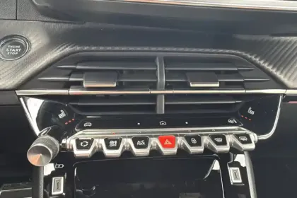 Photo 17 Peugeot 2008 Gén. II Ph2 GT Exclusive 5