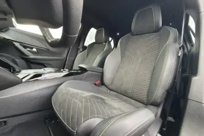 Photo 64 Peugeot 2008  Hybrid 145 e-DCS6