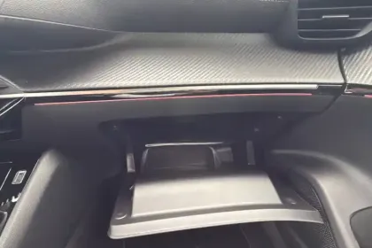 Photo 75 Peugeot 2008  Hybrid 145 e-DCS6