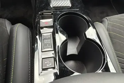 Photo 46 Peugeot 2008  Hybrid 145 e-DCS6